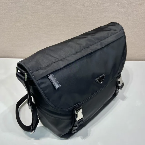 Prada Nailon Bolso mensajero Negro Crossbody