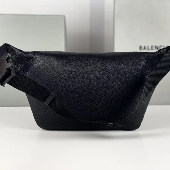 Balenciaga Everyday Beltpack أسود Belt Bag