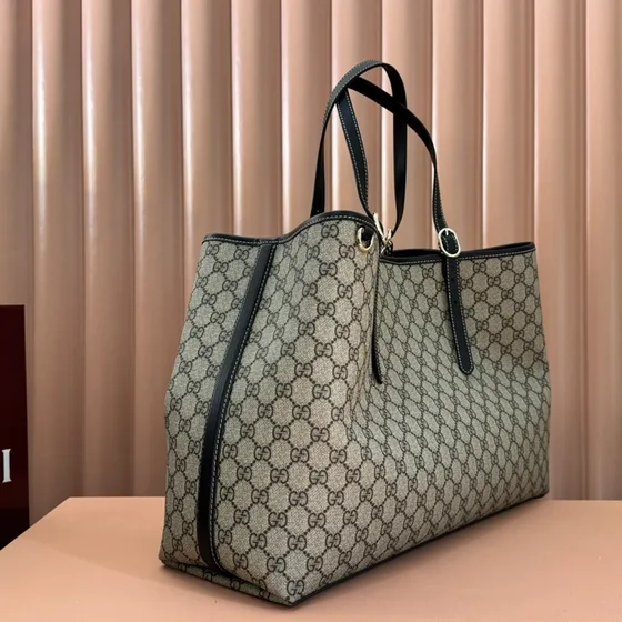 Gucci Gg Emblem Medium Tote tas Beige/Zwart Tote tas
