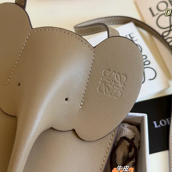 Loewe Elephant Pocket Cinza Crossbody