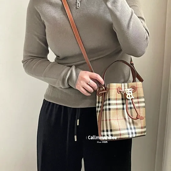 Burberry Mini Tb Check Bolsa balde Bege/Marrom Crossbody