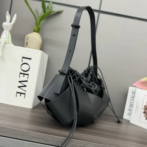 Loewe Hobo Anagram Woven Sac seau Noir Hobo