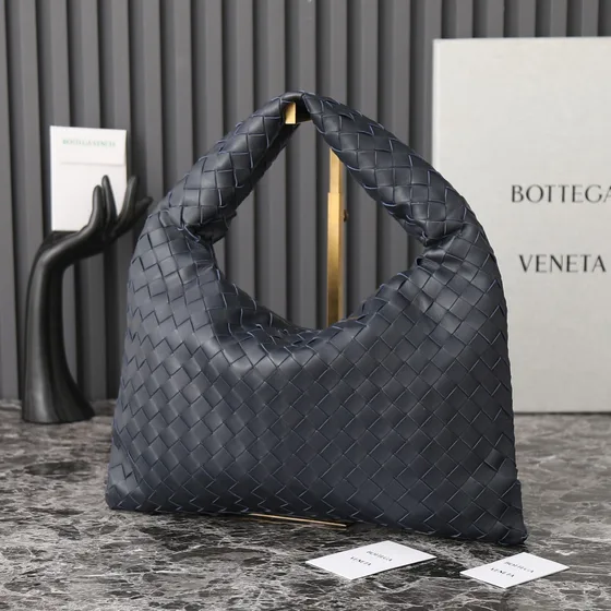 Bottega Veneta Shoulder Pouch Hitam Hobo