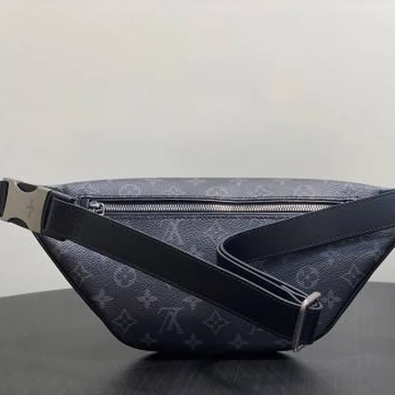 Louis Vuitton Discovery Monogram Eclipse Schwarz Turquoise 44 x 15 x 9 cm everyday