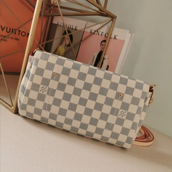 Louis Vuitton Favorite Hvit Crossbody