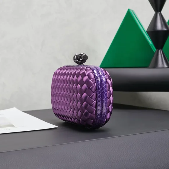 Bottega Veneta Intreccio Satin Knot Clutch Lilla Clutch