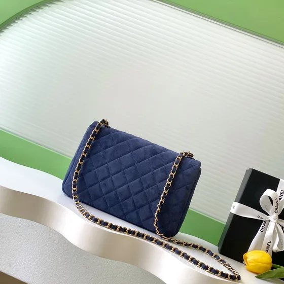 Chanel Classic Flap كحلي أزرق Flap Bag