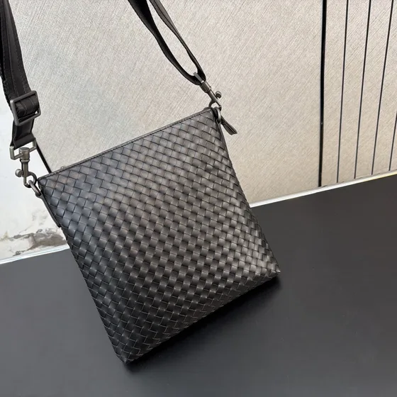 Bottega Veneta Intrecciato Crossbody Bag Đen Crossbody