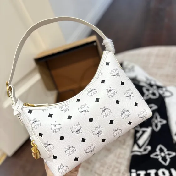 MCM Mcm Visetos Moon Shoulder Hobo Putih Hobo