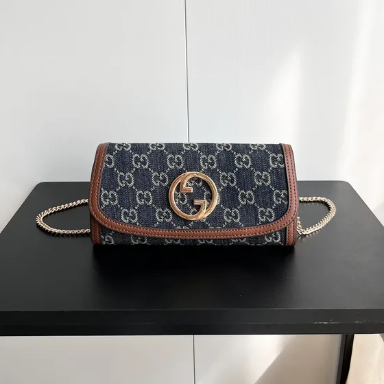 Gucci Gg Denim Chain Wallet With Interlocking G Dark สีฟ้า Denim With สีน้ำตาล หนัง Trim 21/10.5cm Woc