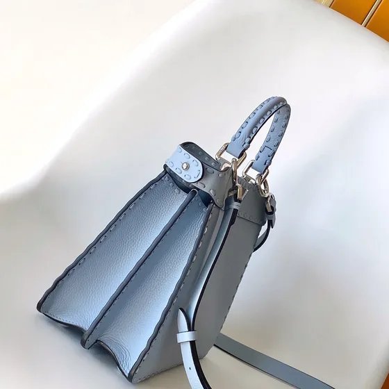 Fendi Peekaboo Iseeu Small Light Blau Henkel