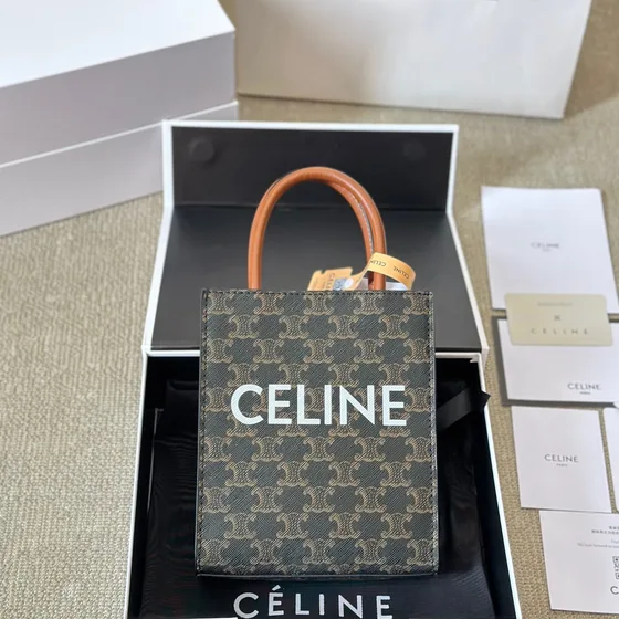 Celine Triomphe Vertical Cabas Mini Two-Tone (Branco/Preto With Marrom Couro Bolsa tote