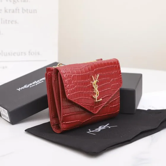 YSL Cassandre Matelassé Crocodile-Embossed Envelope Portemonnee Rood Portemonnee