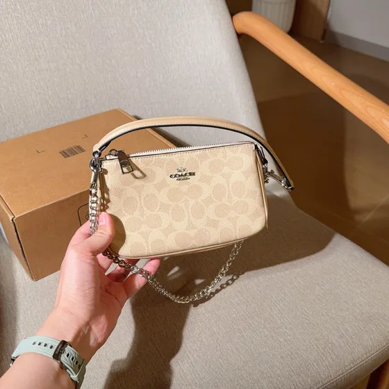 Coach Nolita 19 In Signature Lona Branco Bolsa de ombro