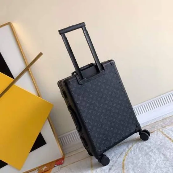Louis Vuitton Horizon Monogram Eclipse travel