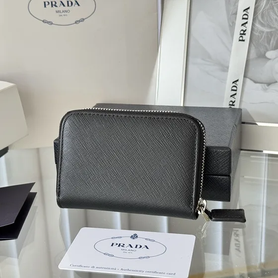 Prada Saffiano Zipper Card Holder Svart Card Holder