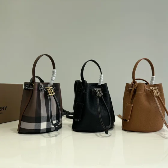 Burberry Mini Tb Bucket Bag Birch Coklat Check / Hitam / Malt Coklat Crossbody; Top Handle; Bucket Bag