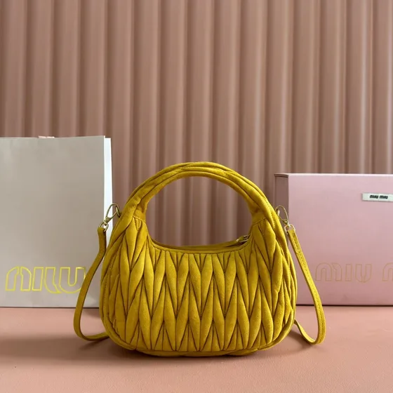 Miu Miu Wander Matelassé Camoscio Hobo Bag Giallo Hobo