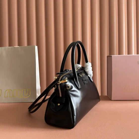 Miu Miu Couro Top-Handle Bag Preto Alça superior