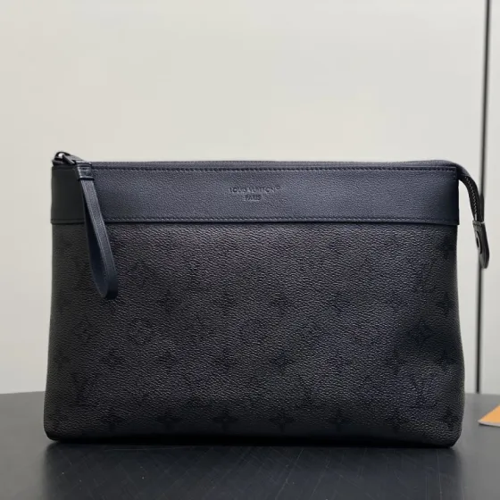 Louis Vuitton M26741 Monogram Eclipse 27 x 21 x 3 cm casual