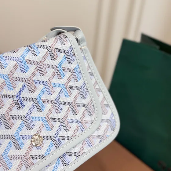 Goyard Plumet Estuche Crossbody Iridescent Light Azul Crossbody