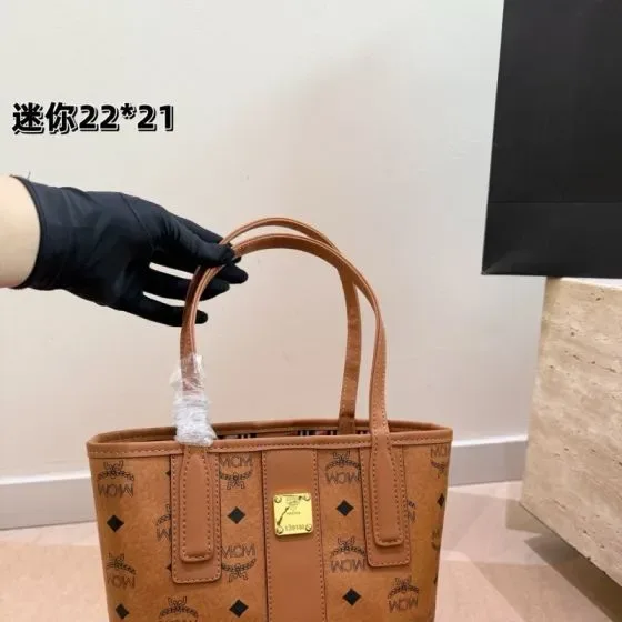 MCM Aren Visetos Tote Cognac 22 21cm Tote Bag