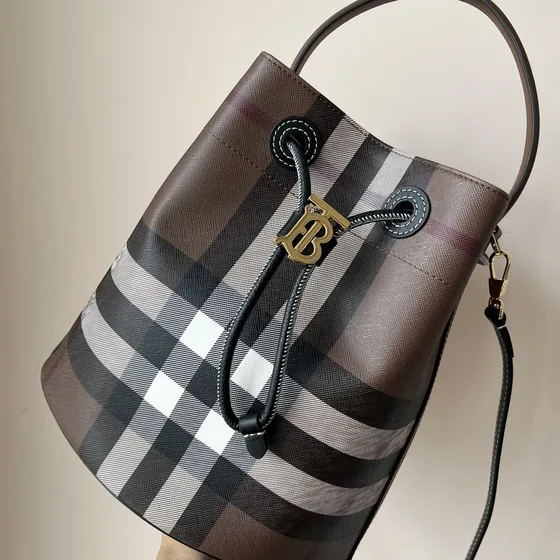 Burberry Check Drawstring Spandtasketur Brun Crossbody