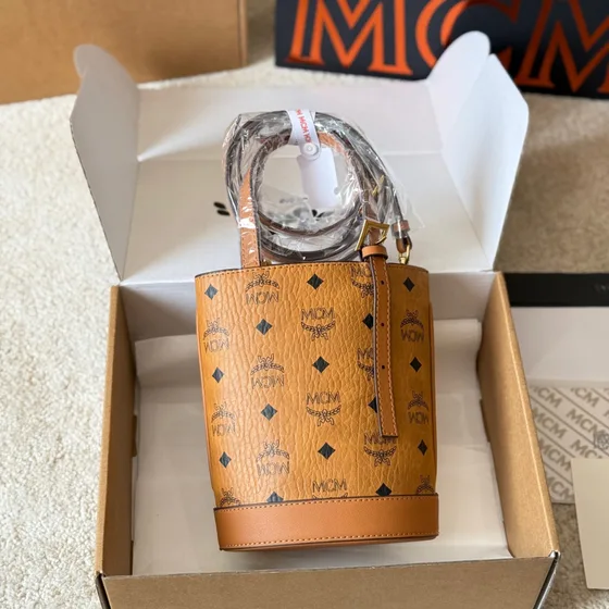 MCM Mini Kova çanta In Visetos (Aren/ Mini Üst sap Crossbody Cognac/Kahverengi Üst sap/Crossbody