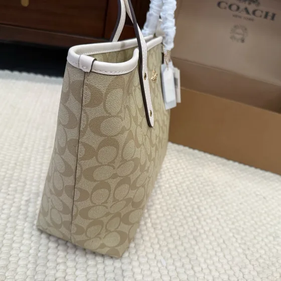 Coach City Tote In Signature Toile Light Khaki Chalk Sac cabas