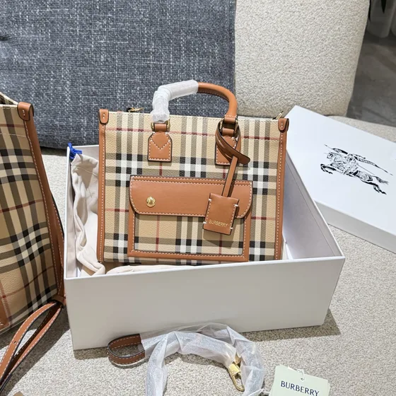 Burberry Freya Tote Beige/Briar Marron Sac cabas