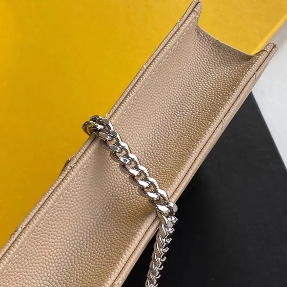 YSL Cassandre Envelope Chain Brieftasche Beige Woc