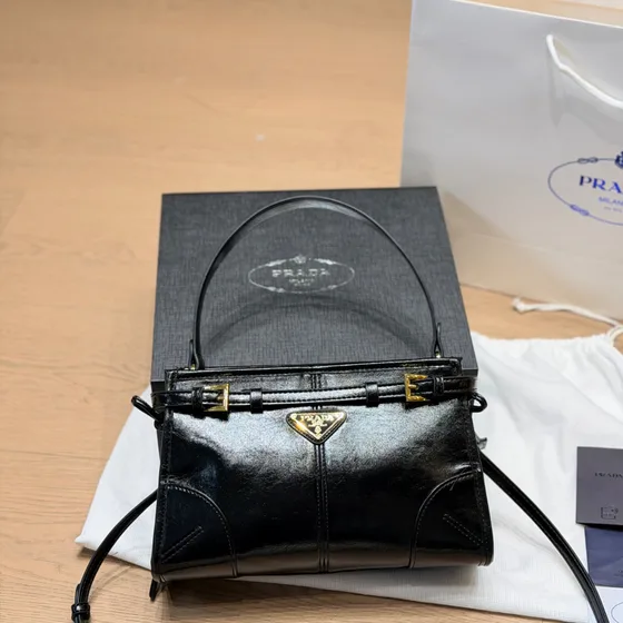 Prada Medium جلد Handbag With Belt أسود Top Handle