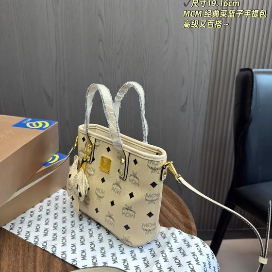 MCM Mini Toni Shopper สีครีม 19*16cm Tote Bag