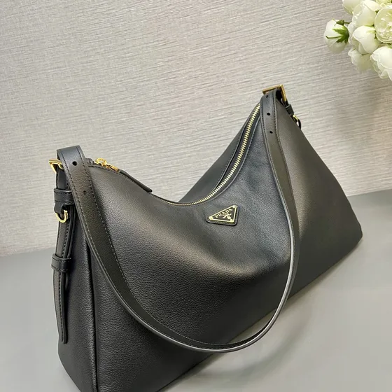 Prada جلد Shoulder Bag أسود Hobo
