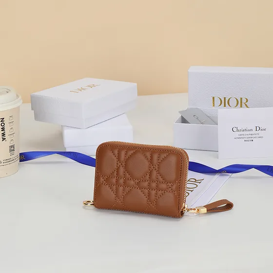 Dior Lady Dior Voyageur Small Zip Around Carteira Caramel Marrom Carteira