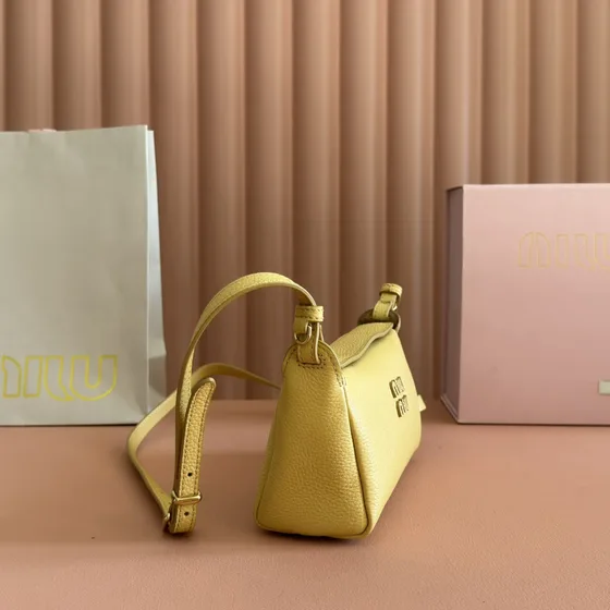 Miu Miu Leder Mini Bag Geel Crossbody