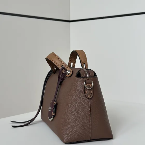 Fendi By The Way Коричневый Верхняя ручка