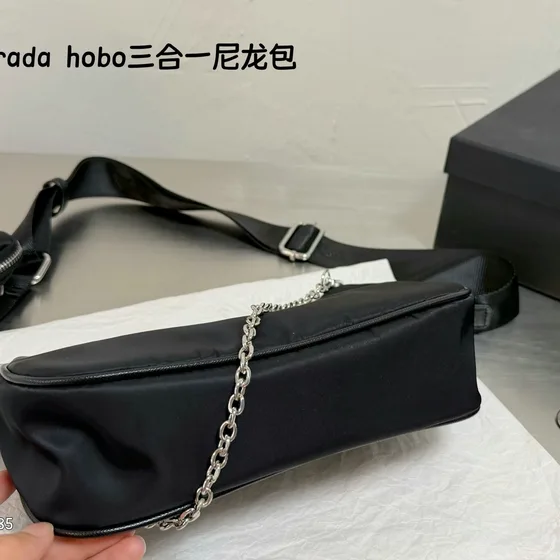 Prada Re-Edition 2005 Nylon Hobo Bag Preto Hobo
