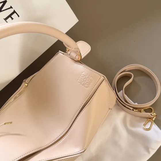 Loewe Puzzle Edge Bag Beige Henkel