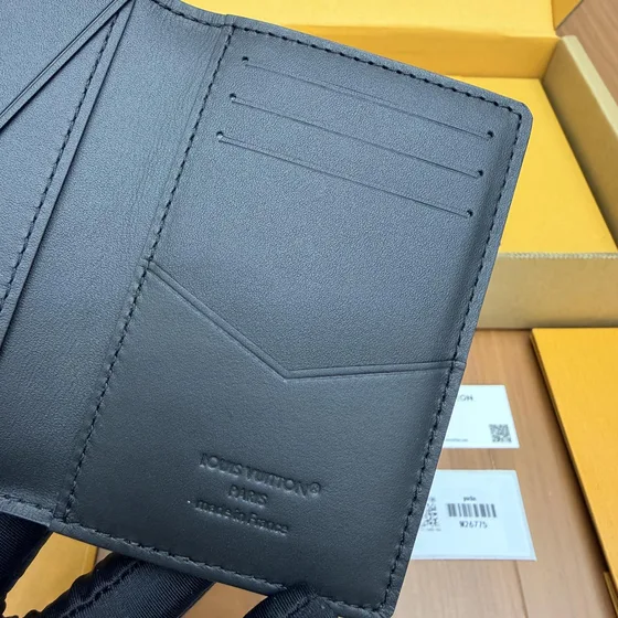 Louis Vuitton M26775 Negro Cartera