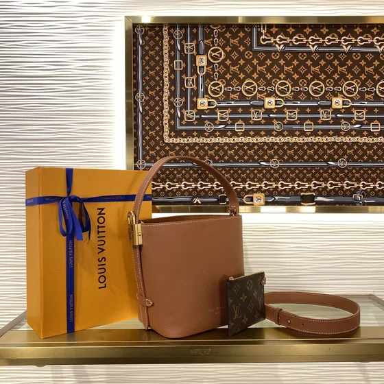 Louis Vuitton Nano Épi Bucket Cognac Marrón 15cm Crossbody