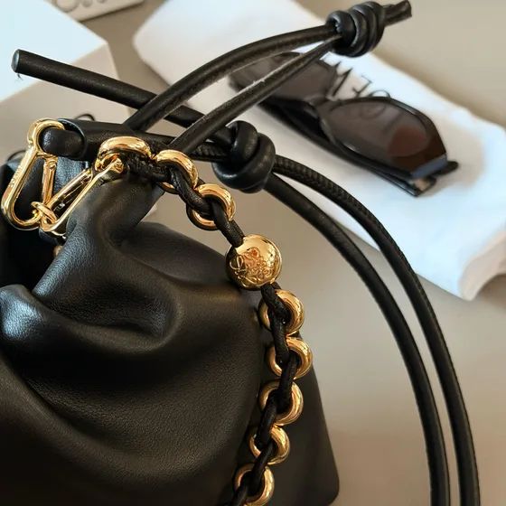 Loewe Flamenco Purse Sac seau Noir Crossbody