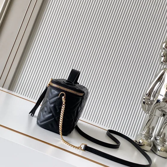 Fendi Baguette Mini Vanity Case Svart Crossbody