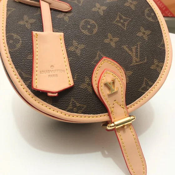 Louis Vuitton Micro Chantilly Monogram Marrom Crossbody