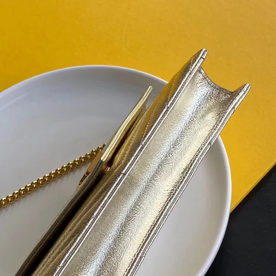 YSL Cassandre Matelassé Envelope Chain Кошелёк Золотистый Woc