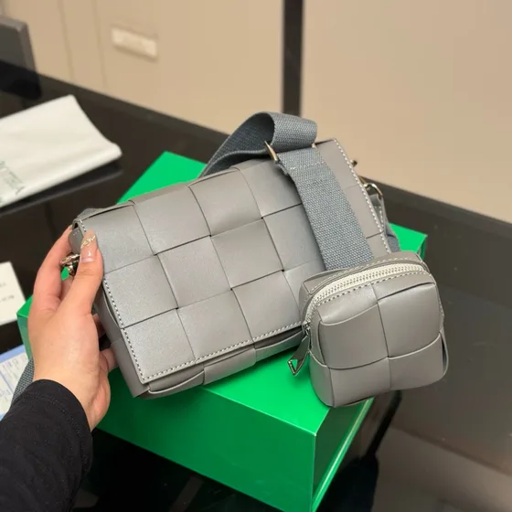 Bottega Veneta Cassette Bolsa transversal With Necessaire Preto Crossbody