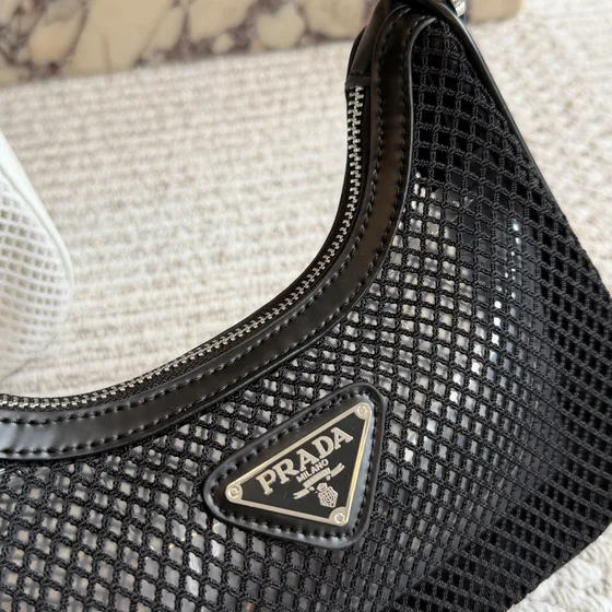Prada Prada Re-Edition 2000 Mesh Mini Hobo Svart Hobo