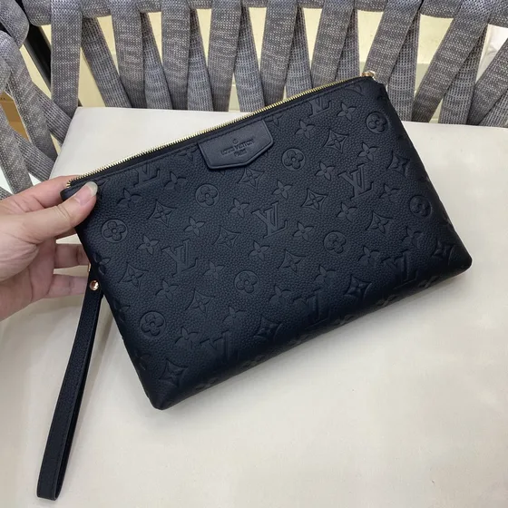 Louis Vuitton Pochette Voyage Hitam Pouch