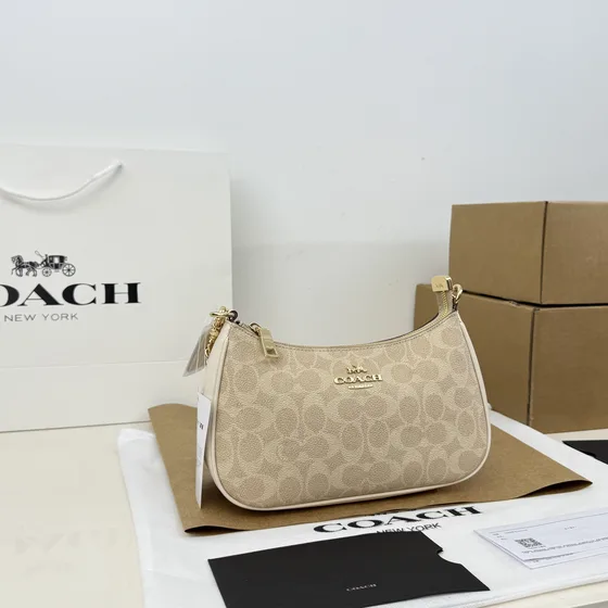 Coach Teri Shoulder Bag In Signature قماش بيج Shoulder Bag