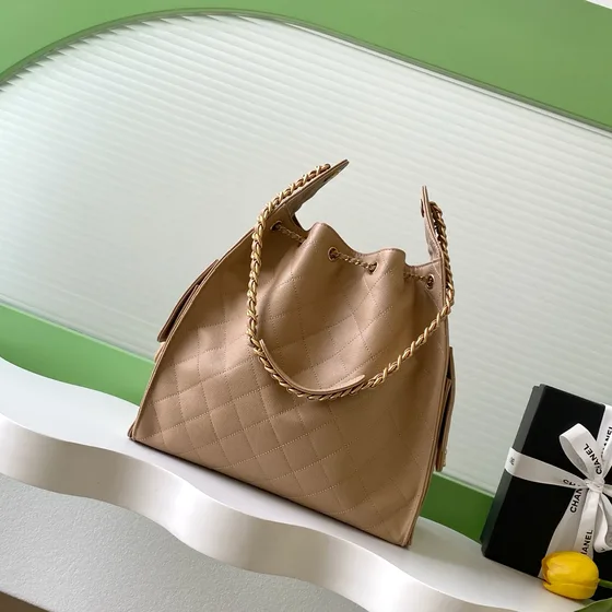 Chanel 25 Bag สีครีม Hobo